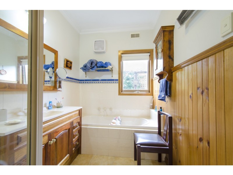 18 Maidstone Street, Altona VIC 3018