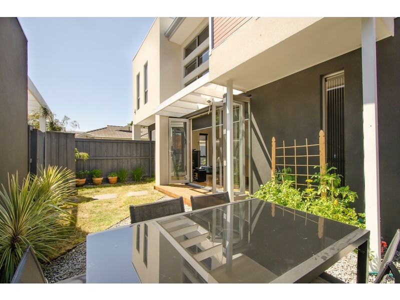 2/217 Woods Street, Newport VIC 3015