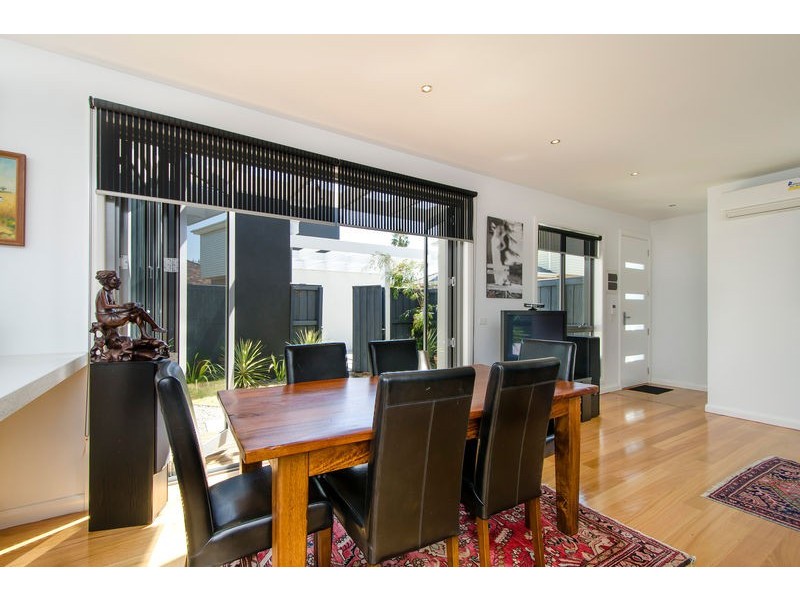 2/217 Woods Street, Newport VIC 3015