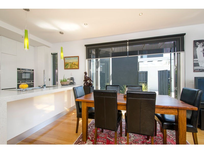 2/217 Woods Street, Newport VIC 3015