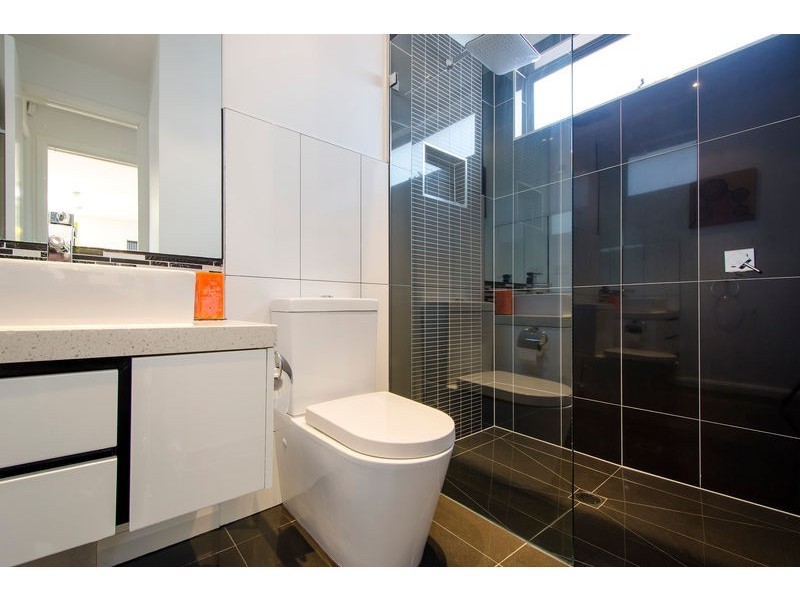 2/217 Woods Street, Newport VIC 3015