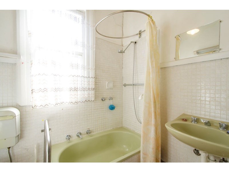 8 Grindlay Street, Newport VIC 3015