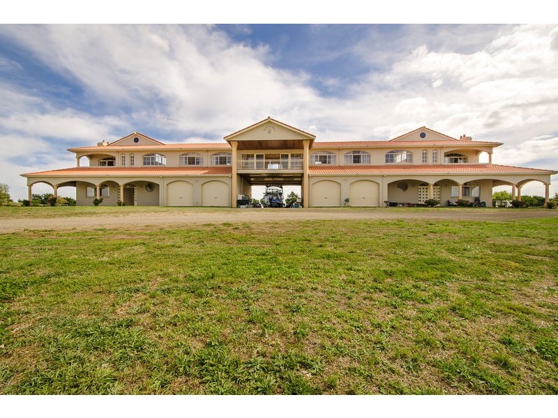 170 Vineyard Road, Sunbury VIC 3429