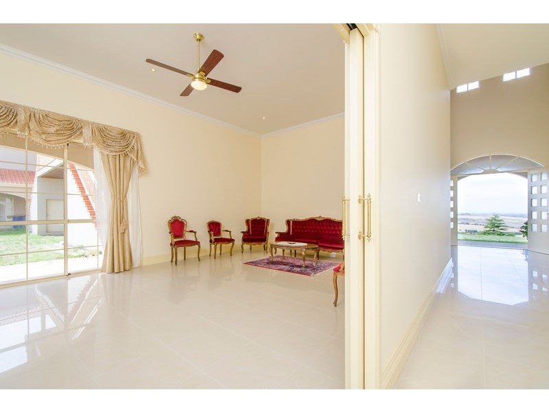 170 Vineyard Road, Sunbury VIC 3429