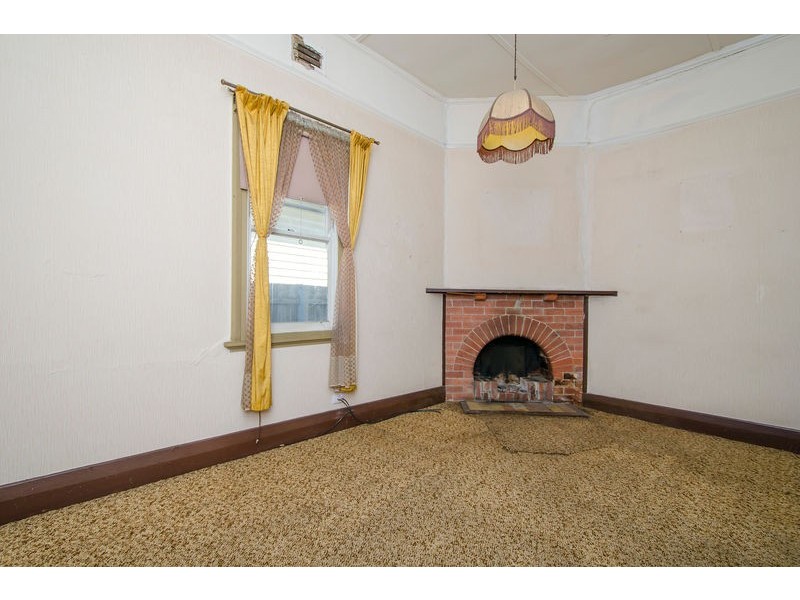 8 Grindlay Street, Newport VIC 3015