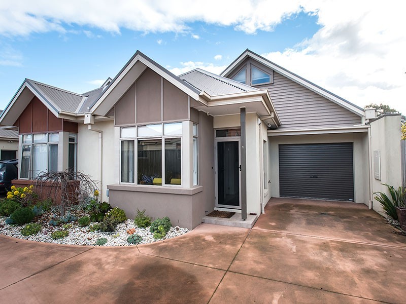 1/27 Carmen Street, Newport VIC 3015