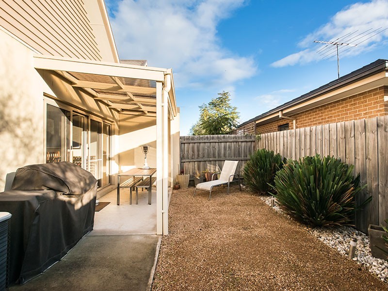 1/27 Carmen Street, Newport VIC 3015