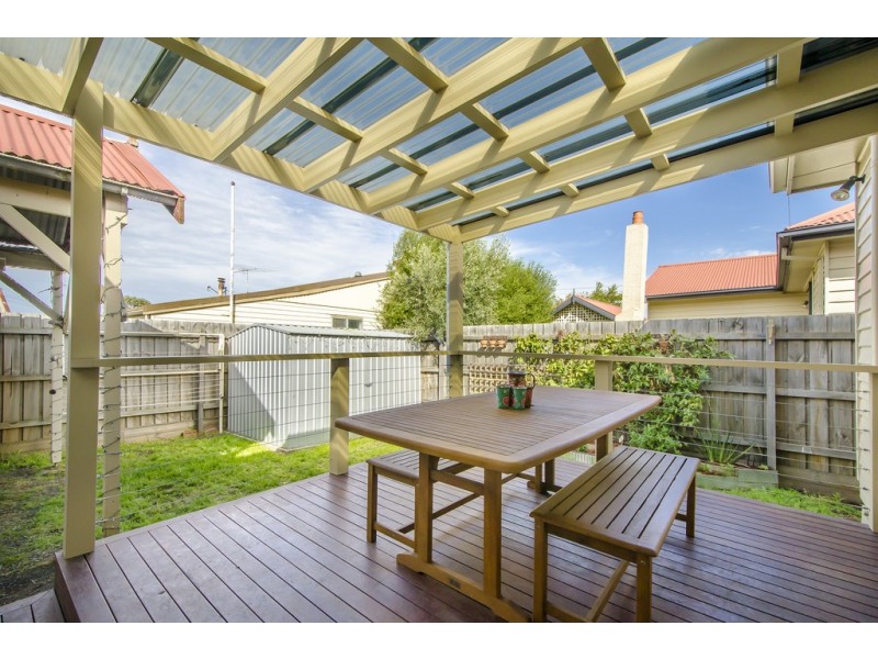 8 Moresby Street, South Kingsville VIC 3015