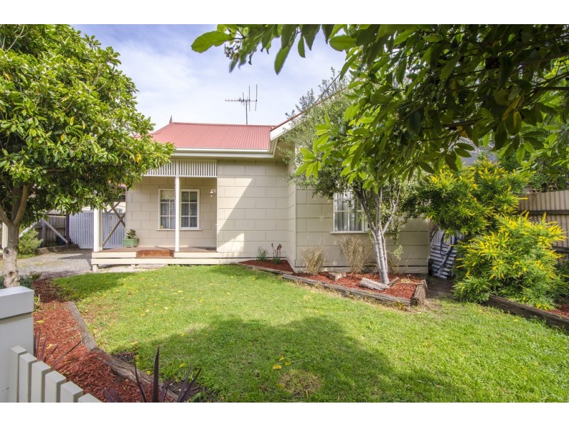 8 Moresby Street, South Kingsville VIC 3015