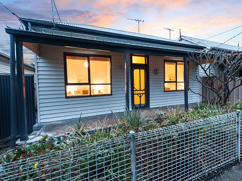 25 Walter Street, Seddon VIC 3011