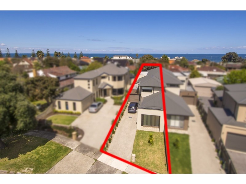 28 Seaview Crescent, Seaholme VIC 3018