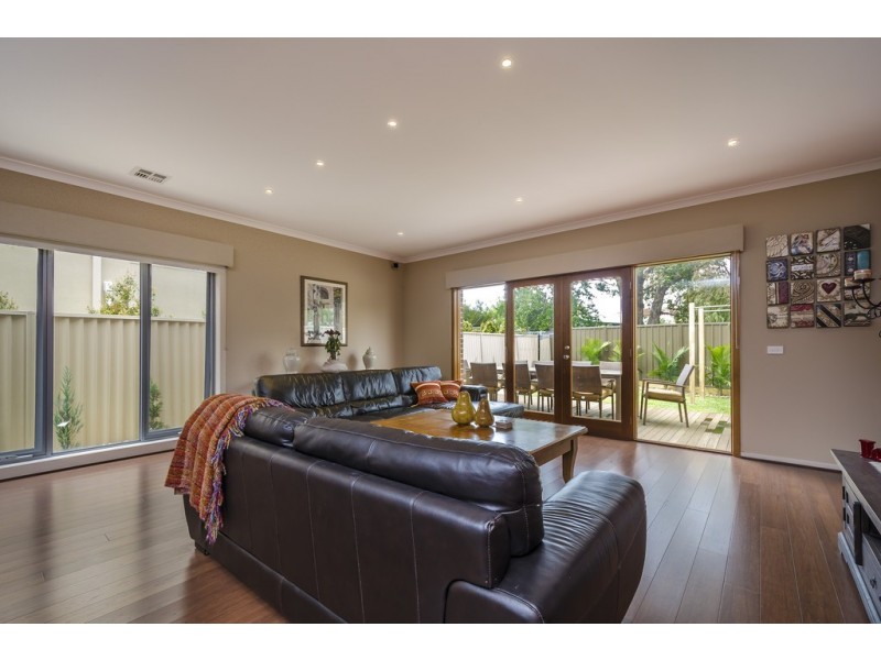 28 Seaview Crescent, Seaholme VIC 3018