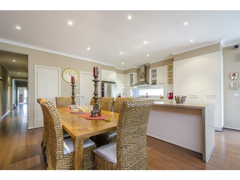 28 Seaview Crescent, Seaholme VIC 3018