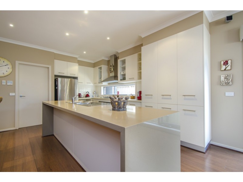 28 Seaview Crescent, Seaholme VIC 3018