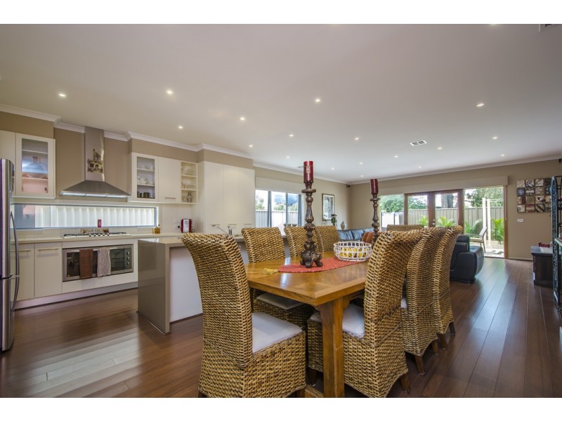 28 Seaview Crescent, Seaholme VIC 3018