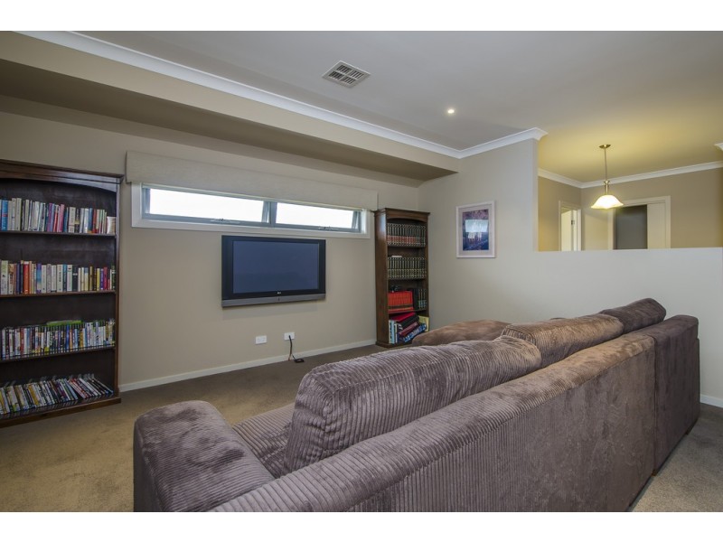 28 Seaview Crescent, Seaholme VIC 3018
