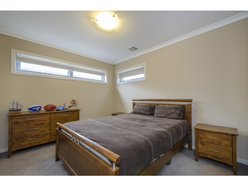 28 Seaview Crescent, Seaholme VIC 3018