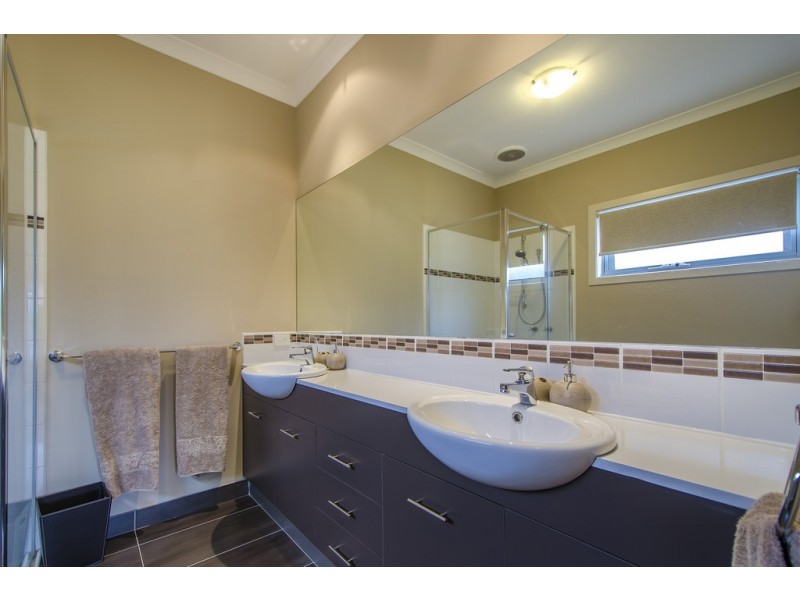 28 Seaview Crescent, Seaholme VIC 3018