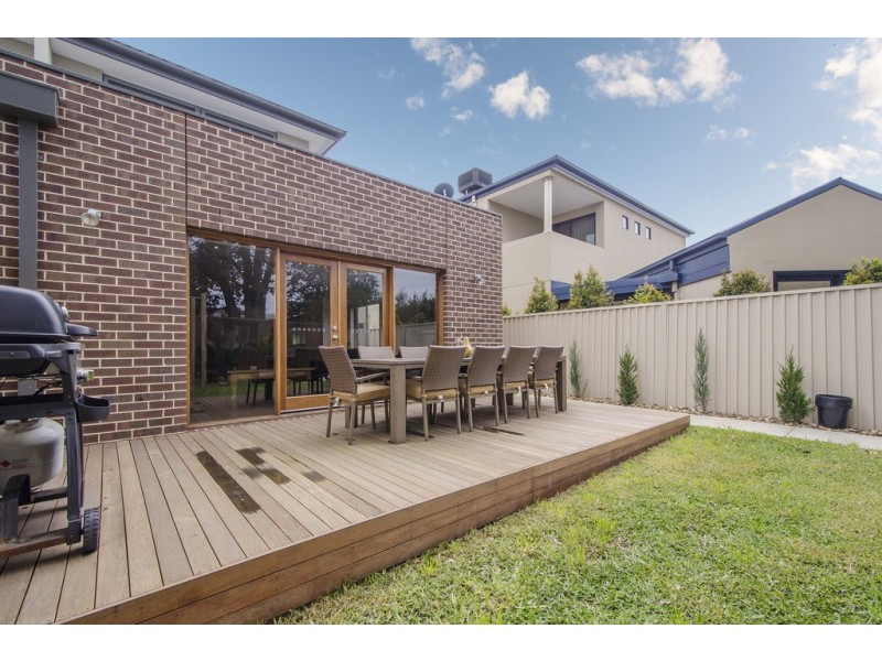 28 Seaview Crescent, Seaholme VIC 3018
