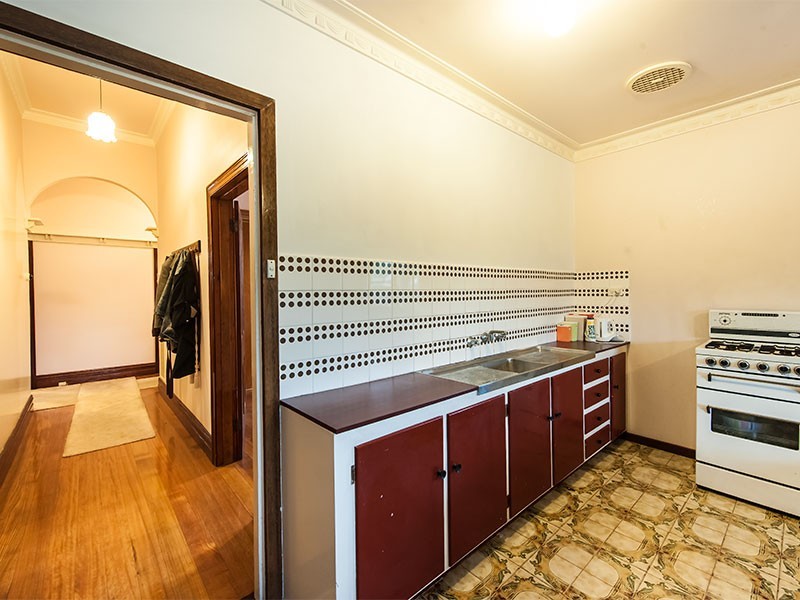 28 Bayview Road, Seddon VIC 3011