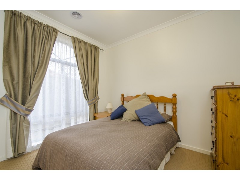 2/22 Benjamin Street, Sunshine VIC 3020