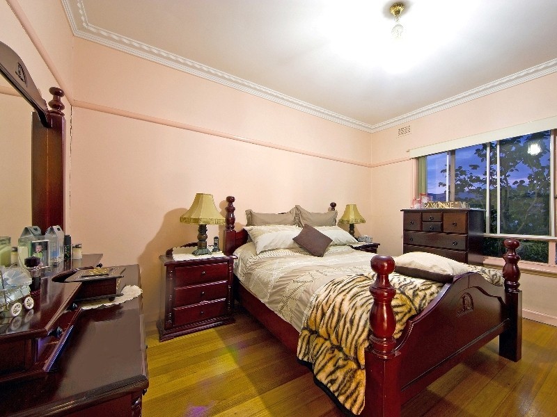 8 Percy Street, Newport VIC 3015