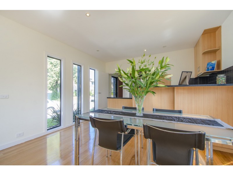 30 Derwent Street, Newport VIC 3015