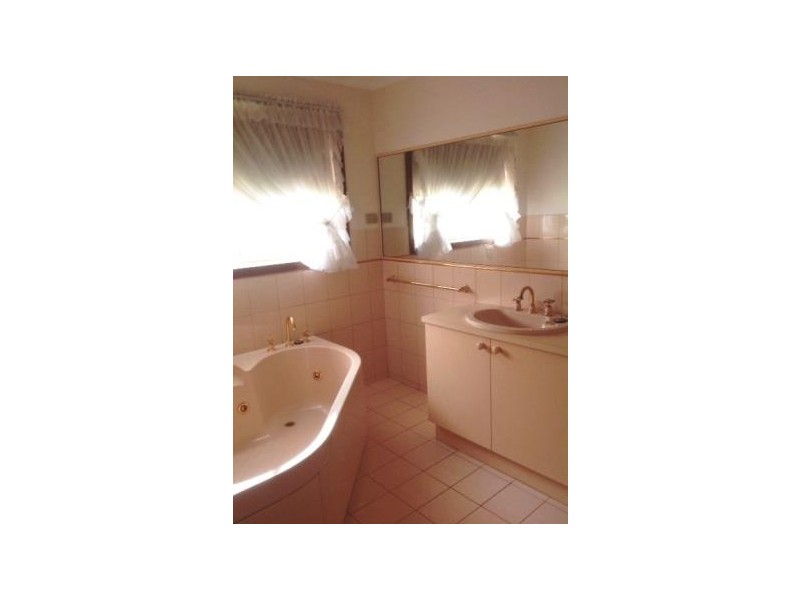 19 Leake Court, Altona Meadows VIC 3028