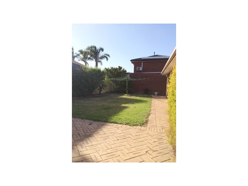 19 Leake Court, Altona Meadows VIC 3028