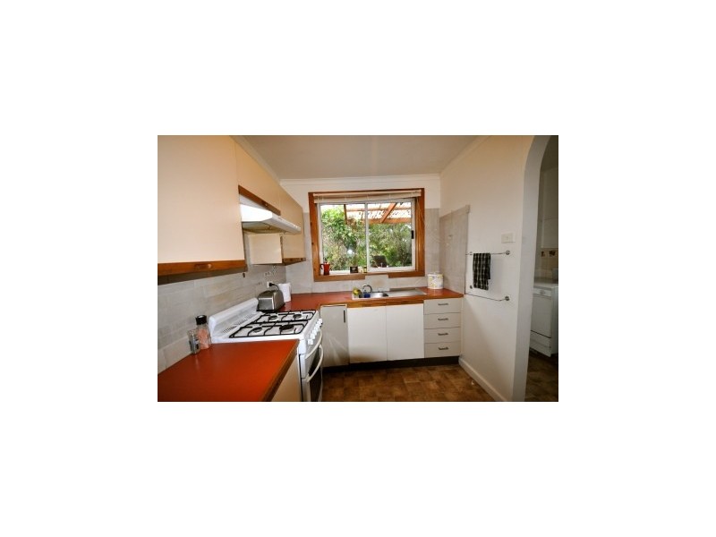 16 Gordon Street, Newport VIC 3015