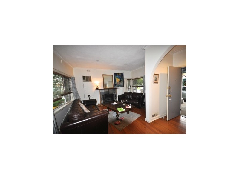 16 Gordon Street, Newport VIC 3015