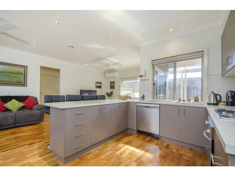 2/324 Blackshaws Road, Altona North VIC 3025