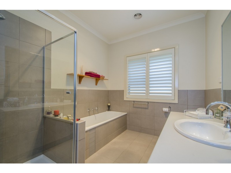 2/324 Blackshaws Road, Altona North VIC 3025