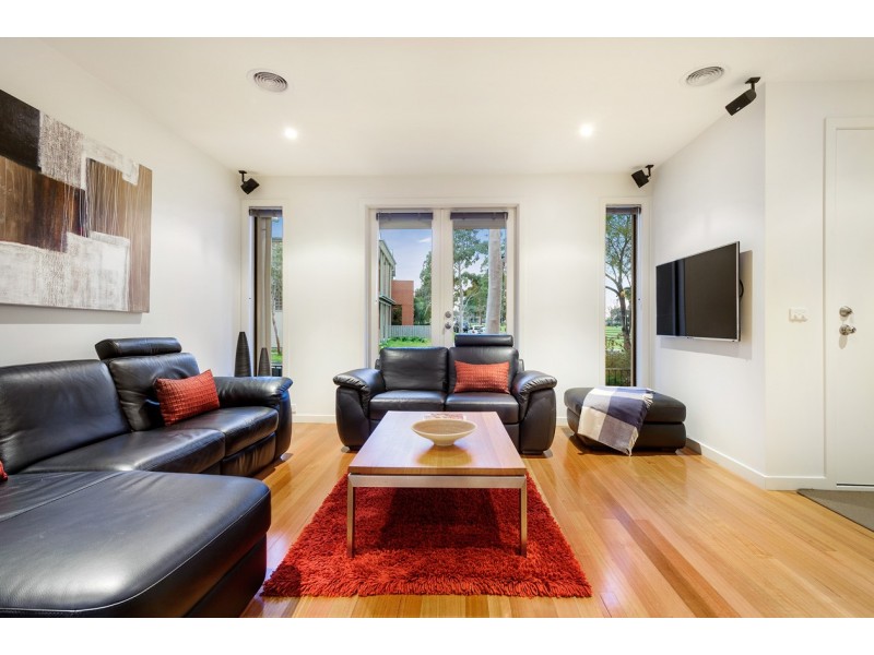 35 John Liston Drive, Newport VIC 3015