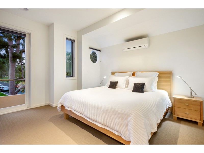35 John Liston Drive, Newport VIC 3015