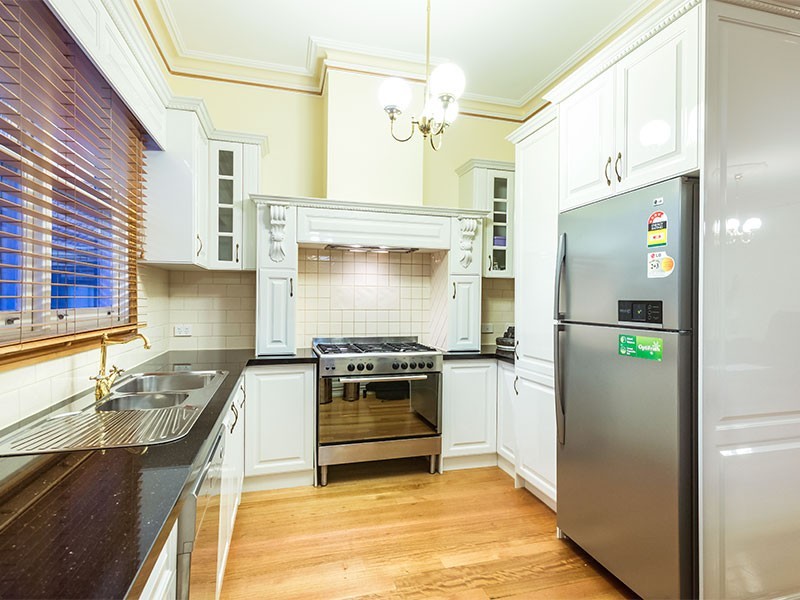 15 Bishop Street, Kingsville VIC 3012