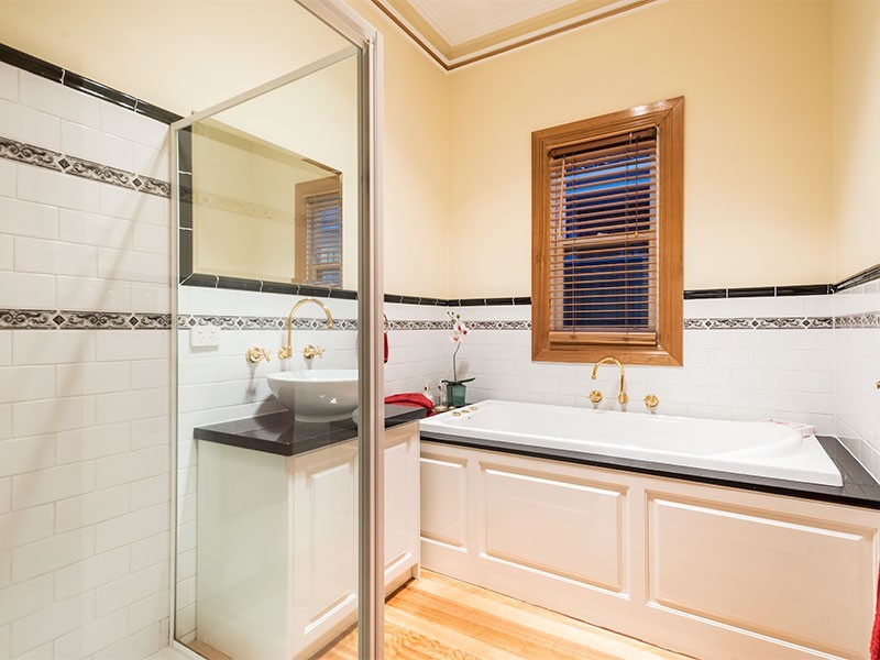 15 Bishop Street, Kingsville VIC 3012