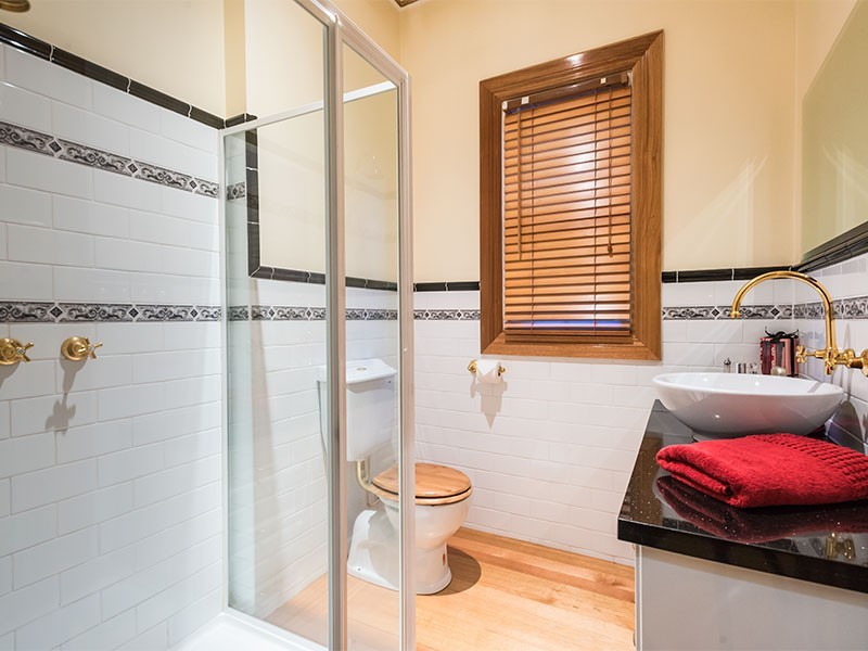 15 Bishop Street, Kingsville VIC 3012