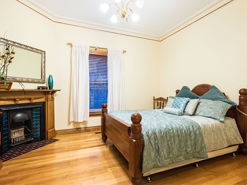 15 Bishop Street, Kingsville VIC 3012