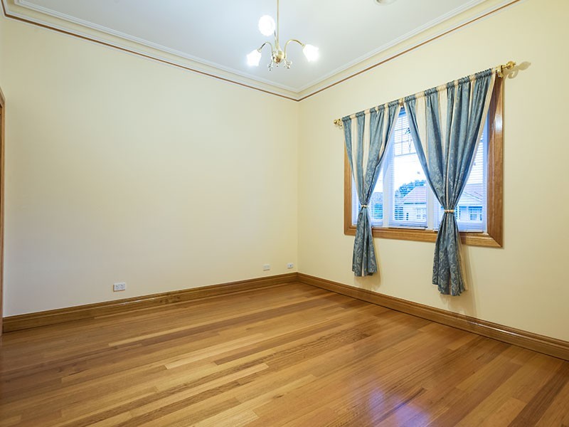 15 Bishop Street, Kingsville VIC 3012