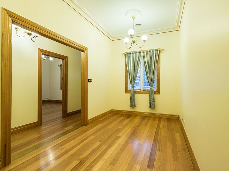 15 Bishop Street, Kingsville VIC 3012