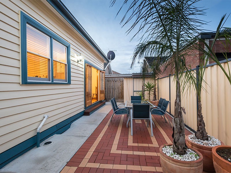 15 Bishop Street, Kingsville VIC 3012