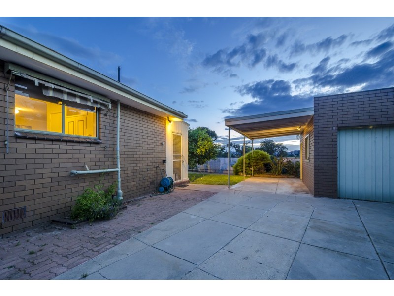 20 Simmons Drive, Seaholme VIC 3018