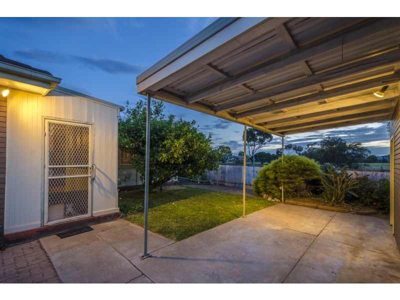 20 Simmons Drive, Seaholme VIC 3018