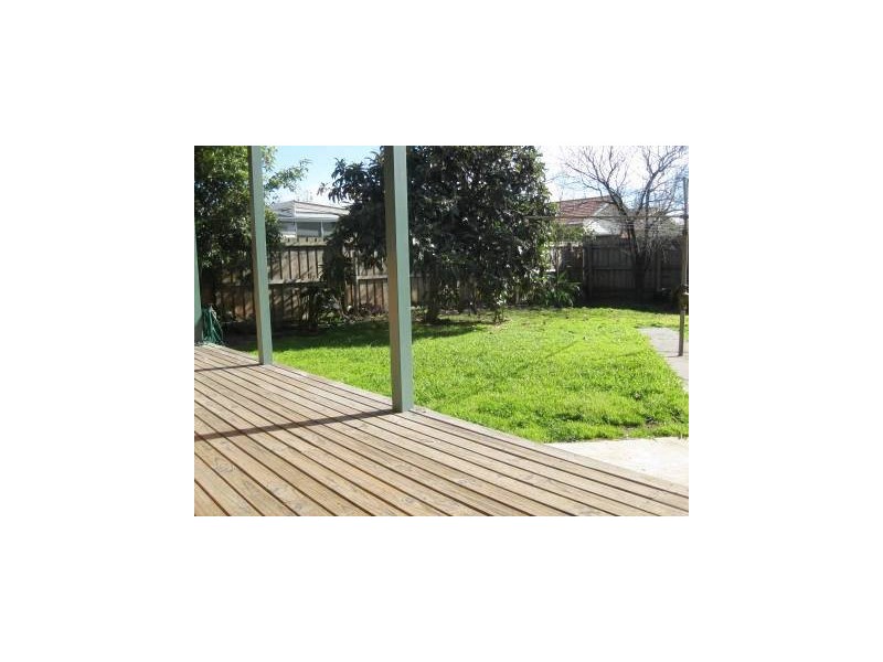 136 North Road, Newport VIC 3015