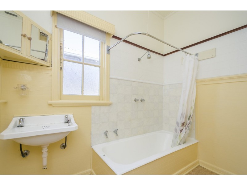 18 Ford Street, Newport VIC 3015