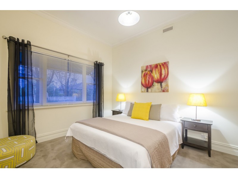 4 Brunel Street, South Kingsville VIC 3015