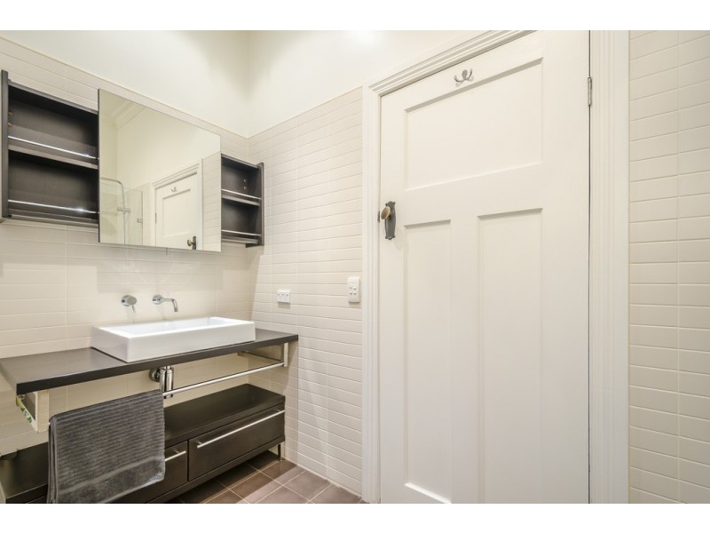 4 Brunel Street, South Kingsville VIC 3015