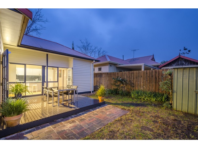 4 Brunel Street, South Kingsville VIC 3015