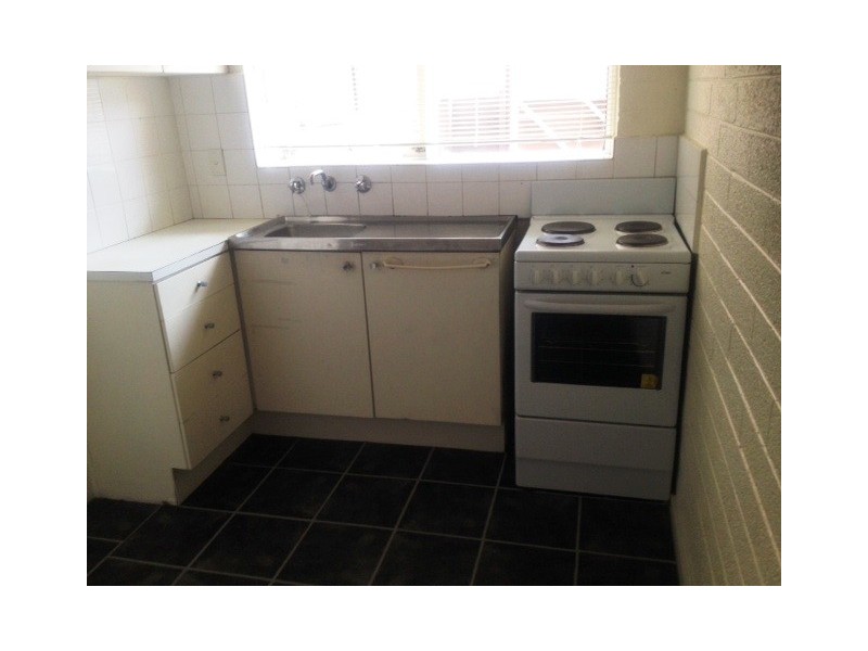 2/39-41 Hyde Street, Footscray VIC 3011